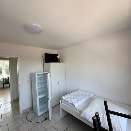 8-bed