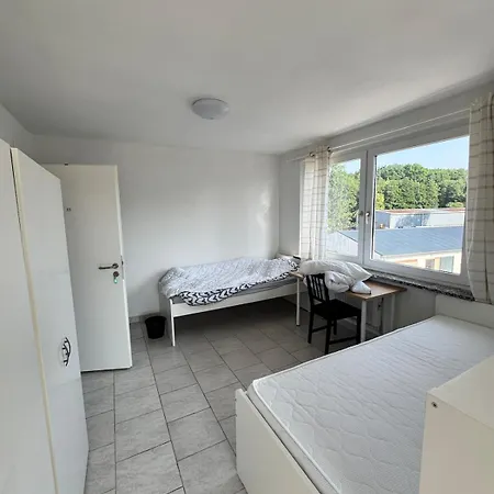 8-bed Apartment *